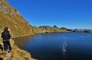 06 Al Lago Piazzotti con vista sul Rif. Benigni